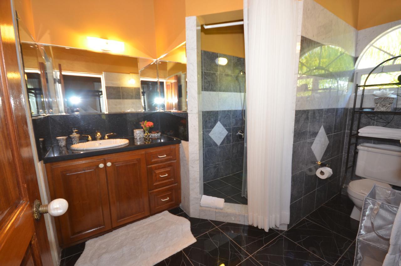 Summerhill Four Bedroom Villa Montego Bay Kültér fotó